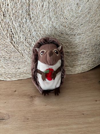 Doudou hérisson marron beige fraise IKEA 