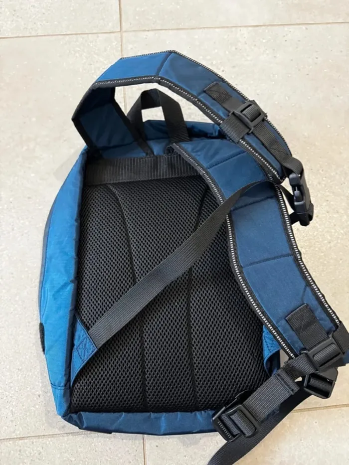 Sac à dos navy Fresenius Kabi Amika, très bon état 23x35cm - photo numéro 3