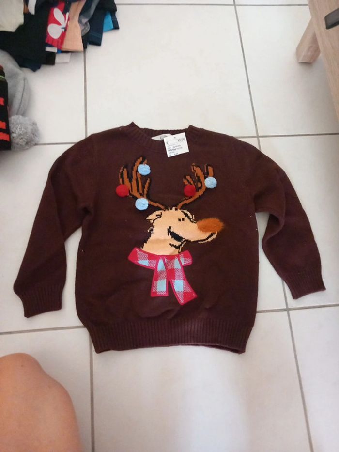 Pull enfant neuf 4/6 ans avec pompons - photo numéro 4