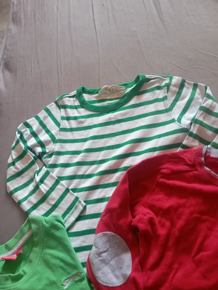 Un t shirt et deux longue manche garçon 110-116 - photo numéro 4