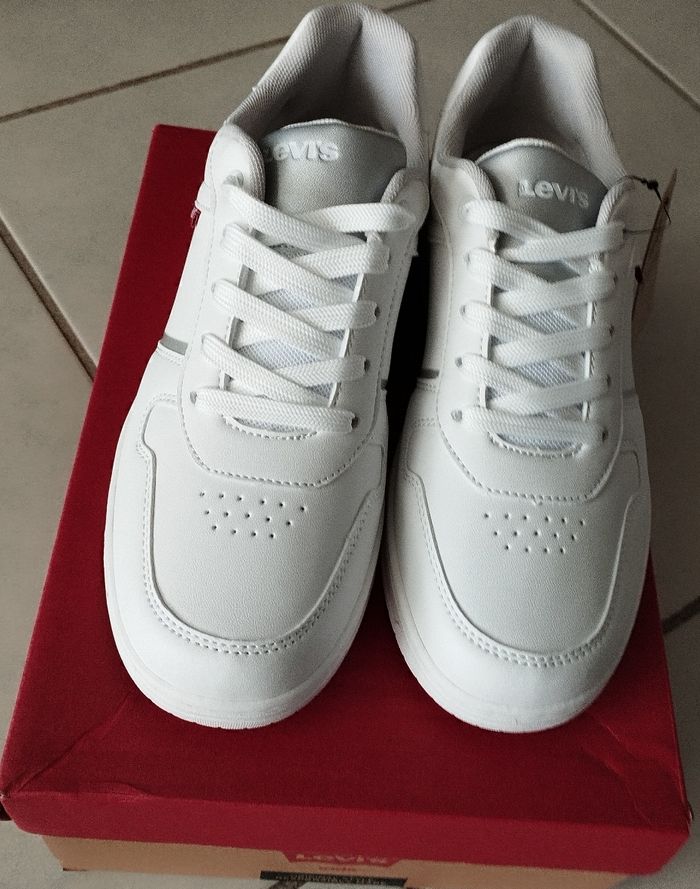 Baskets Levi's neuves pour garçon, jamais portées, pointure 37 - photo numéro 3