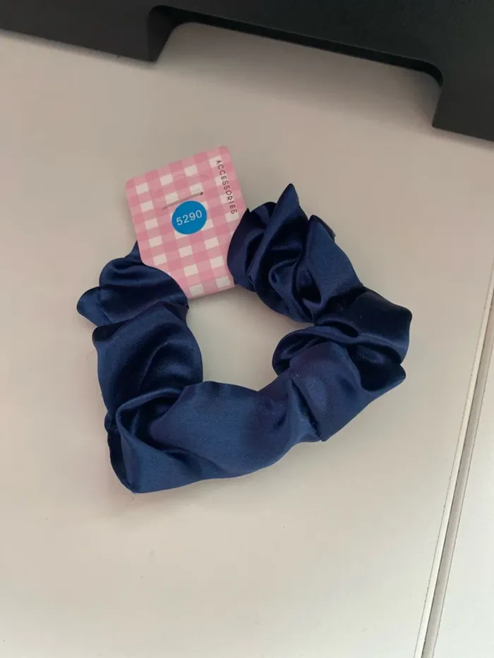 Chouchou matière satinée bleu marine