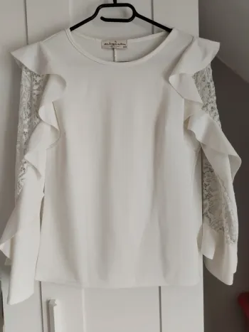 Tee shirt blanc avec dentelle