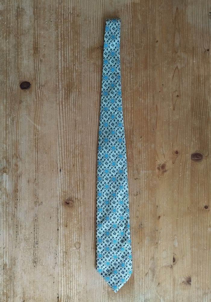 Élégante Cravate Beige - Motifs Fleurs Bleues - Olly Gan - TBE - photo numéro 3