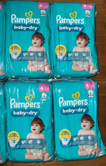 4 paquets de couches Pampers  taille 4