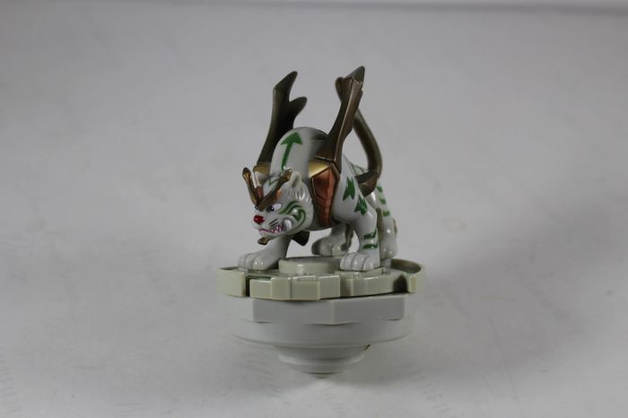 HAsbro Beyblade V Force Spinning Spirits Driger 2003