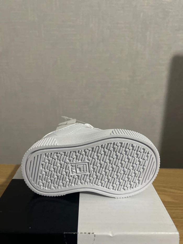 Baskets blanche bébé vernies Fila Panache semelles dure 19 - photo numéro 6