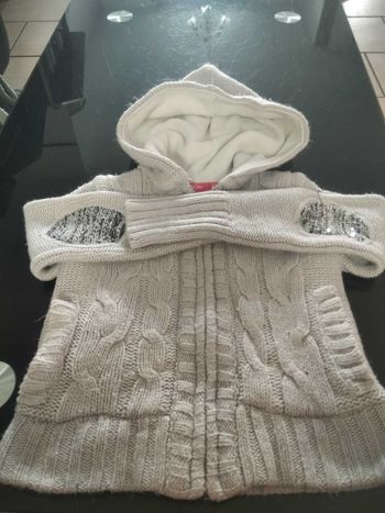 Gilet zippé à capuche