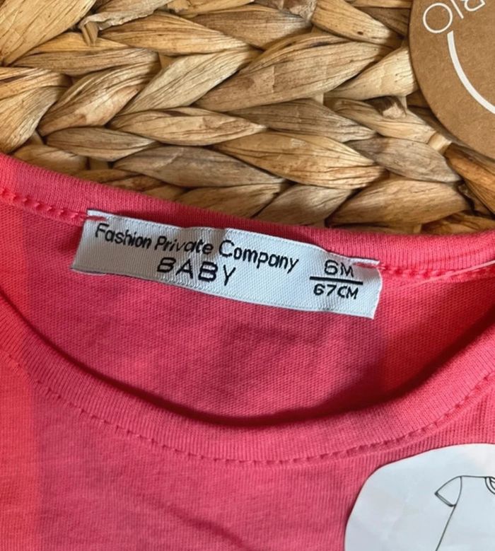 T-shirt neuf - photo numéro 3