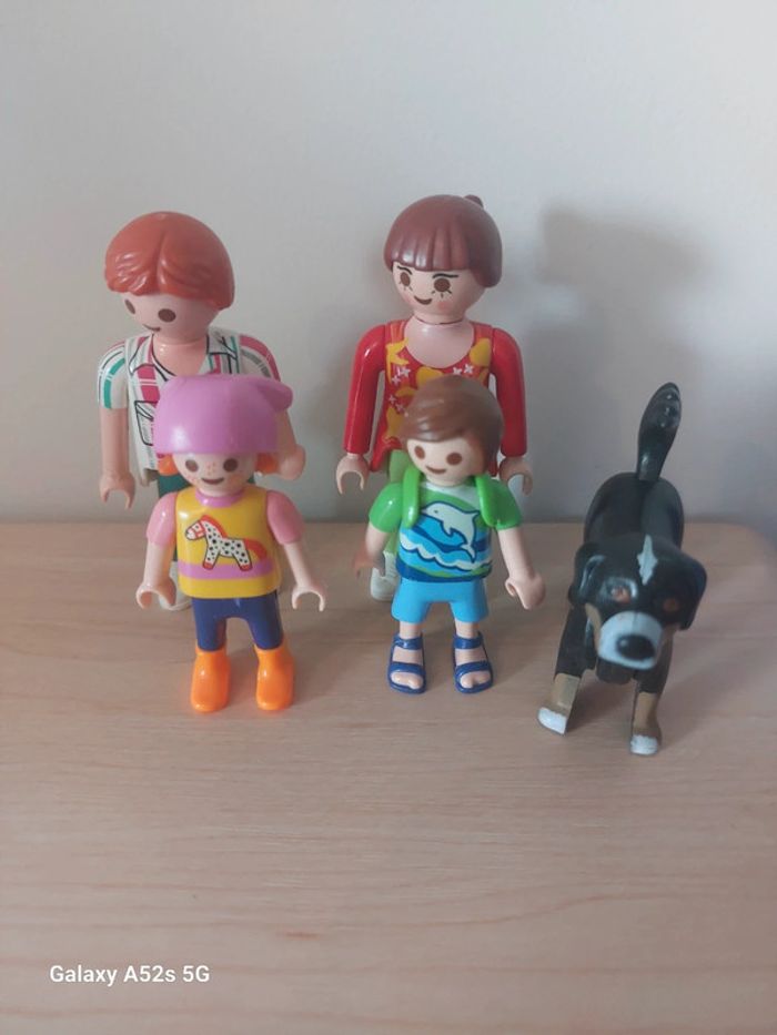 Famille avec chien playmobil