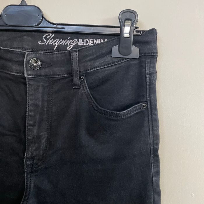 Jean shaping skinny H&M Taille 38 noir délavé regular waist V054 - photo numéro 6