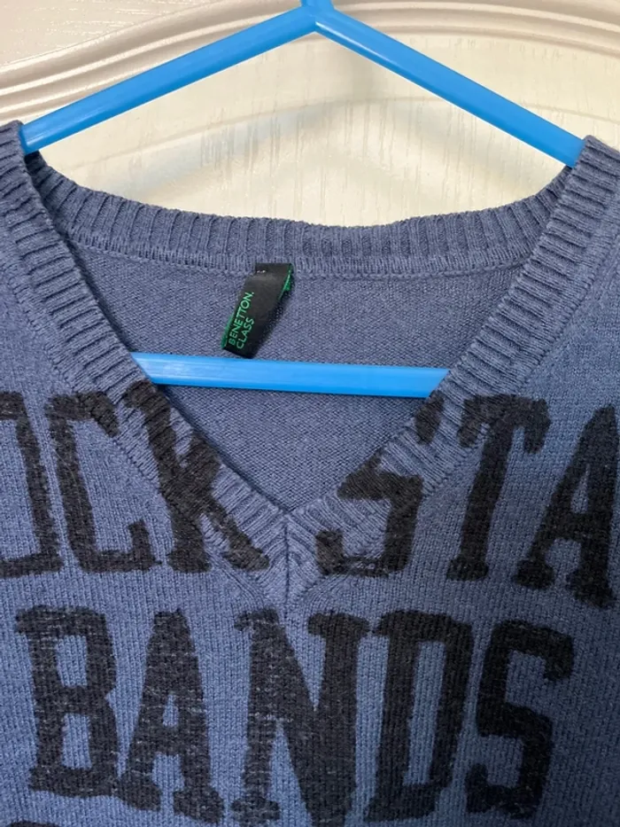 Pull col V léger Benetton taille 8-9 ans - photo numéro 2