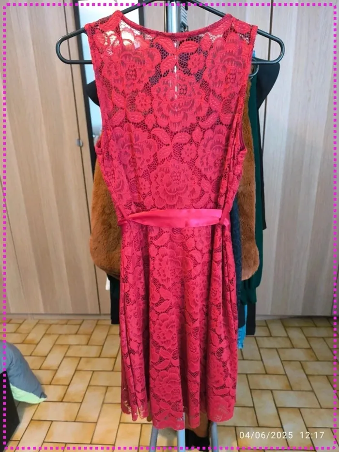 Robe dentelle rouge (40) - photo numéro 4
