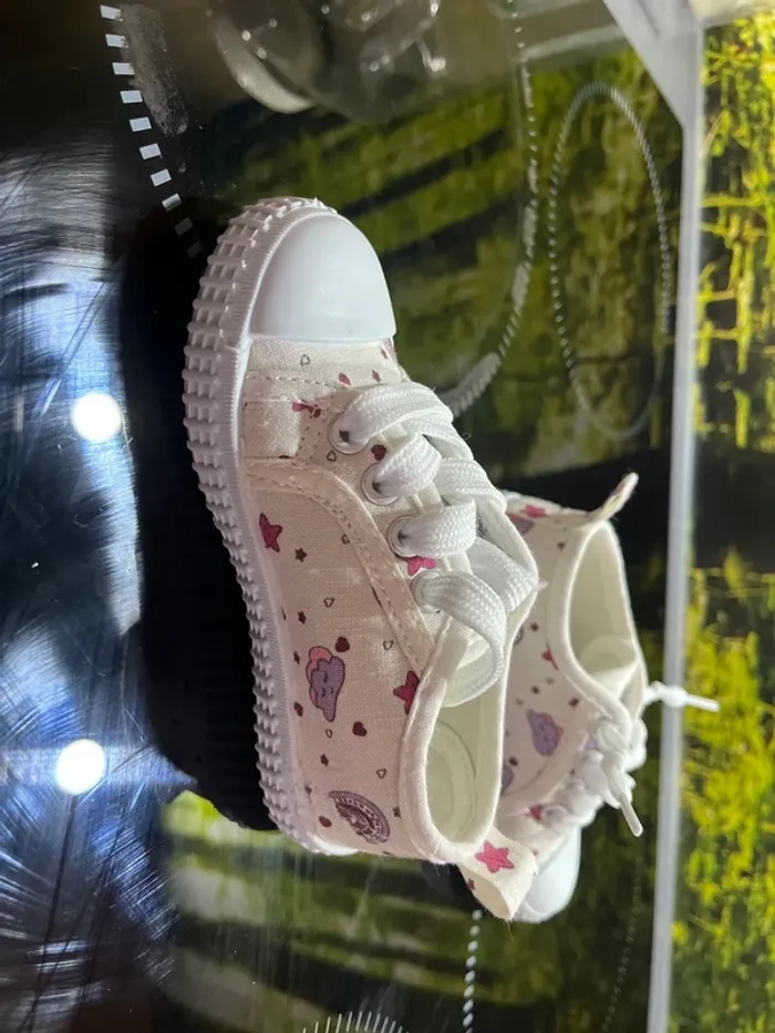 Chaussure fille taille 22 neuf