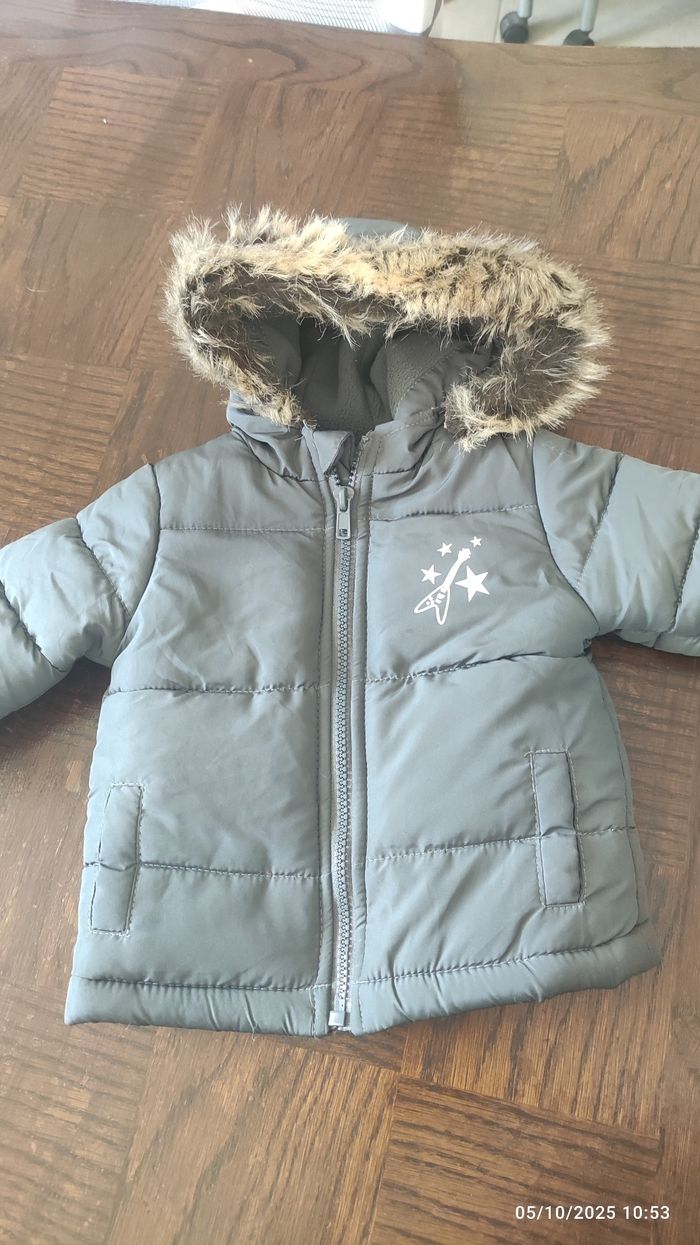 Manteau gris avec capuche mini gang taille 6 mois Neuf jamais porté