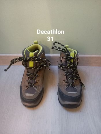 Chaussures de marches Decathlon taille 31