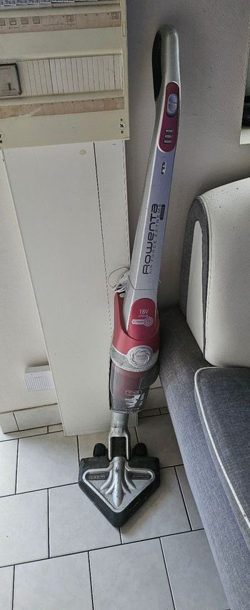 Aspirateur balai rowenta