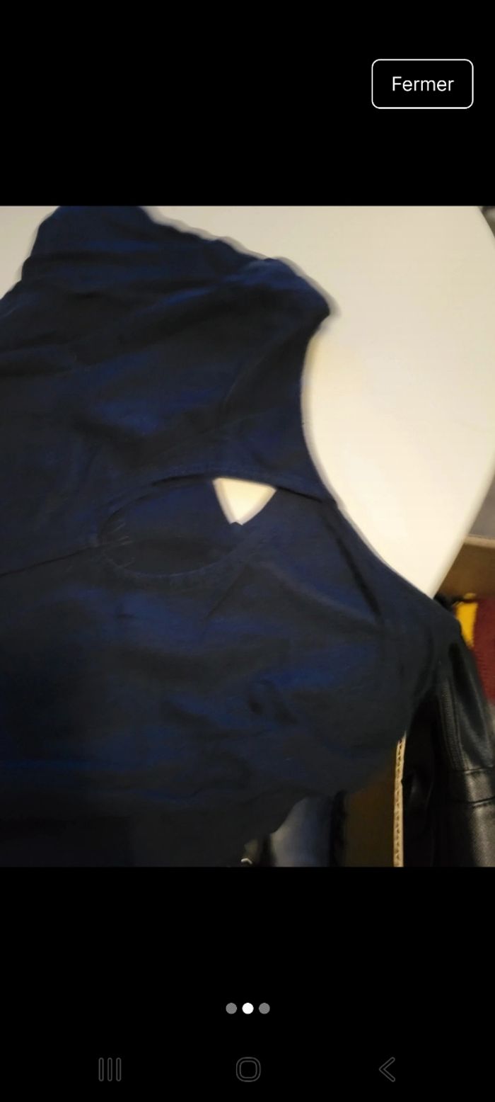 Tee shirt cache cache  XS tres bon état - photo numéro 2