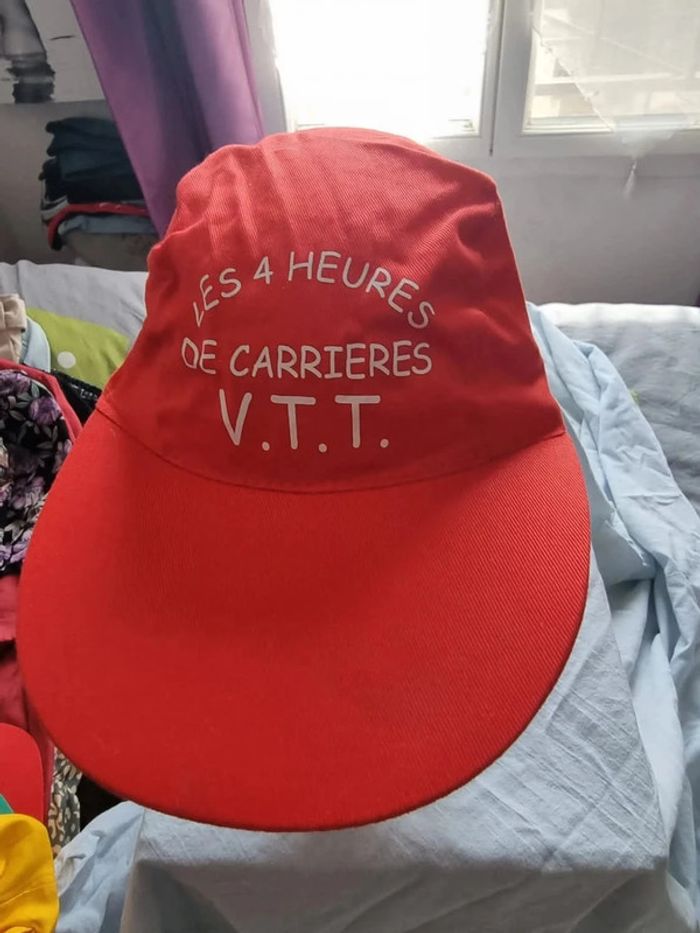 Casquette à élastique taille unique neuve - photo numéro 3