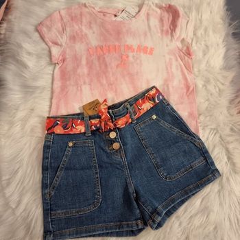 NEUFS (non portés) 🤩😍🏷🏷ensemble teeshirt et short en jeans 8 ans fille🌺⚘️(prix ferme)