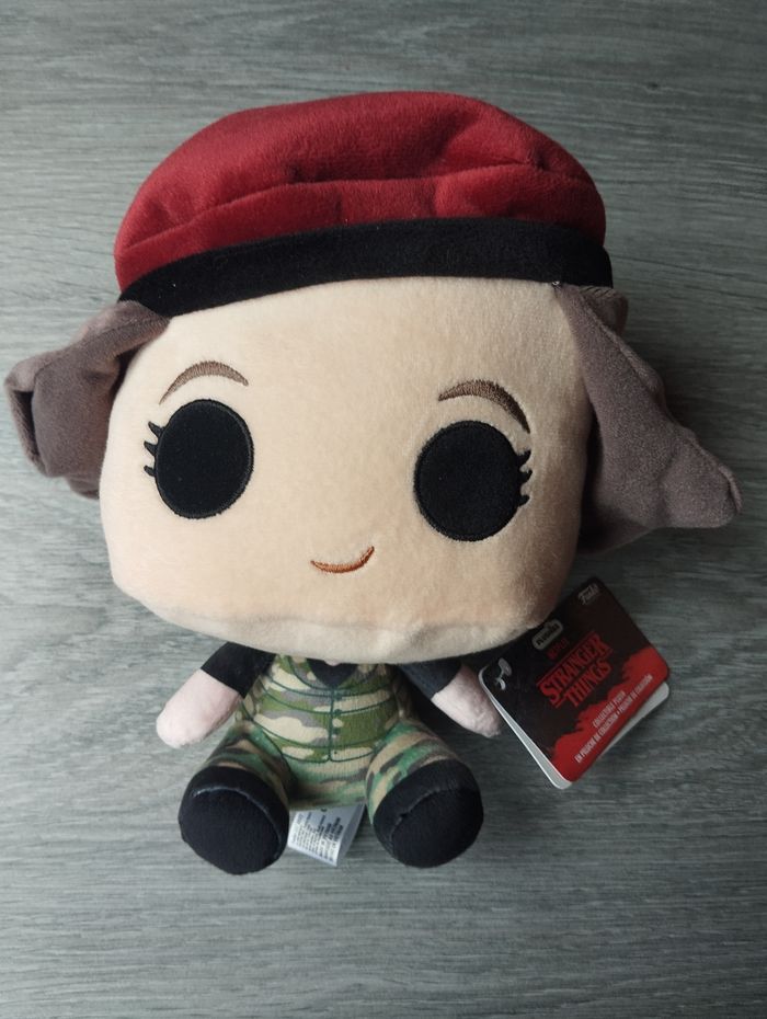 Stranger Things : Funko Peluche Hunter Robin - photo numéro 2