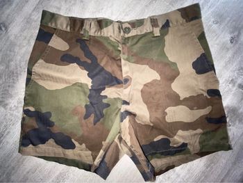 Short  motif militaire