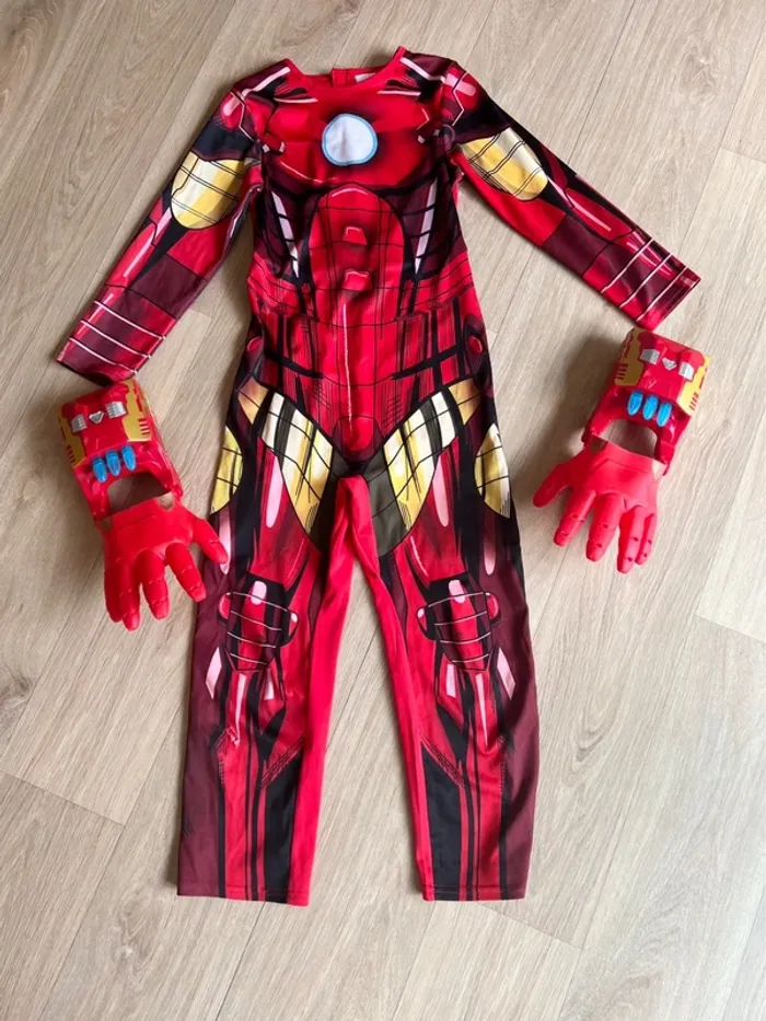 Déguisement + gants repulseurs Ironman
