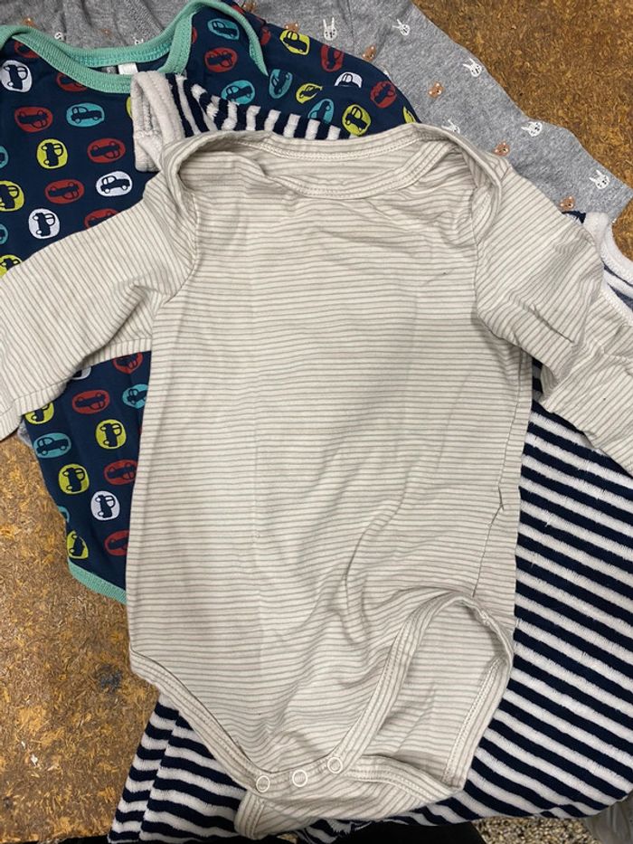 Lot pyjama et bodie - photo numéro 3