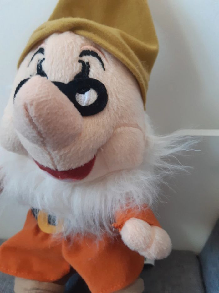 Peluche / Doudou Disney Sega : Nain Doc Blanche Neige - photo numéro 4