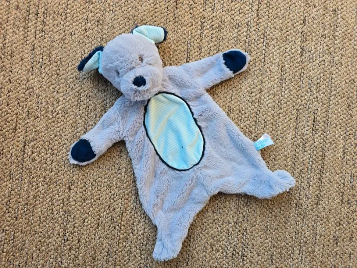 Douglas : Sshlumpies doudou peluche / Chien bleu Toutou à cajoler
Suivre - photo numéro 2