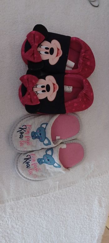 2 paires de Chaussons fille Pointure 29