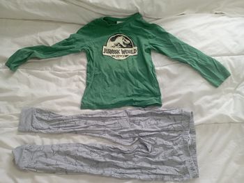 Pijamas été 2 pièce vert/gris 8 ans jurrasic world fluorescent neuf 5€
