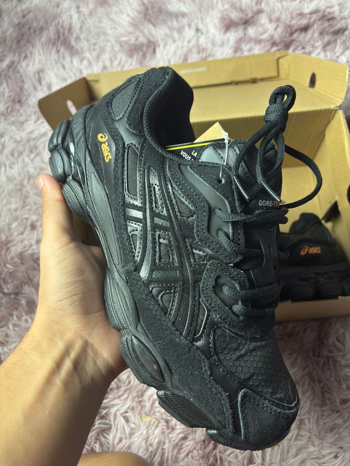 Asics gel NYC en collaboration avec goretex neuve taille 43.5