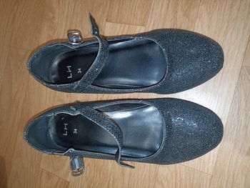 Chaussures soirée avec petit talon.