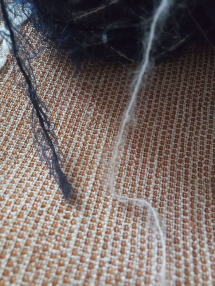 Lot de 4 petites Pelotes Fantaisie Tons Bleus Marines et Blancs (210g) - photo numéro 4