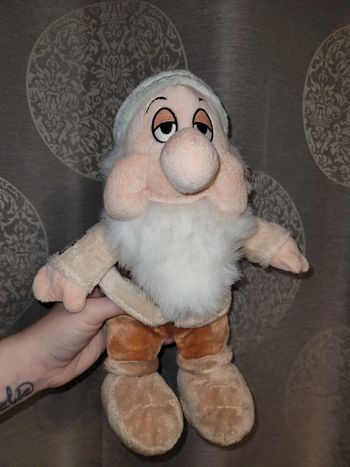 Peluche dormeur de blanche neige disney