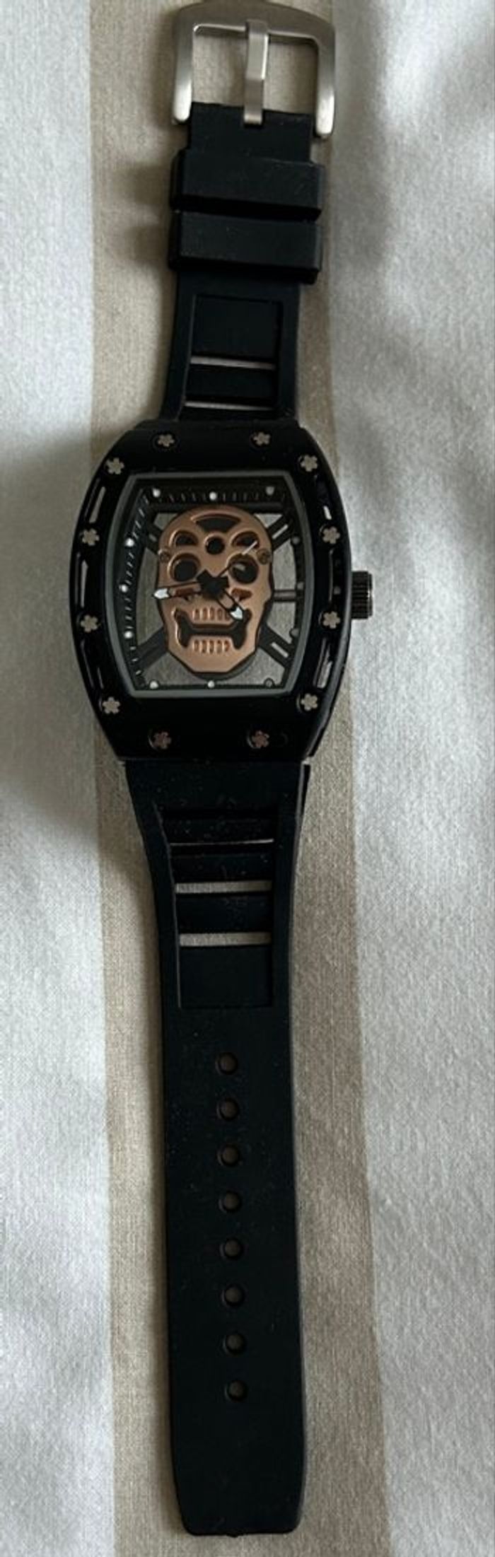 Montre tête de mort - photo numéro 4