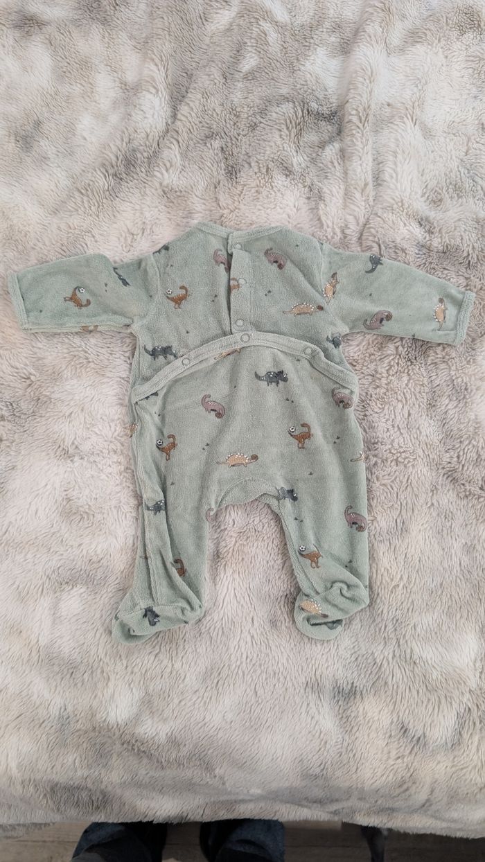 Lot de deux pyjamas Kiabi taille 1 mois - photo numéro 5