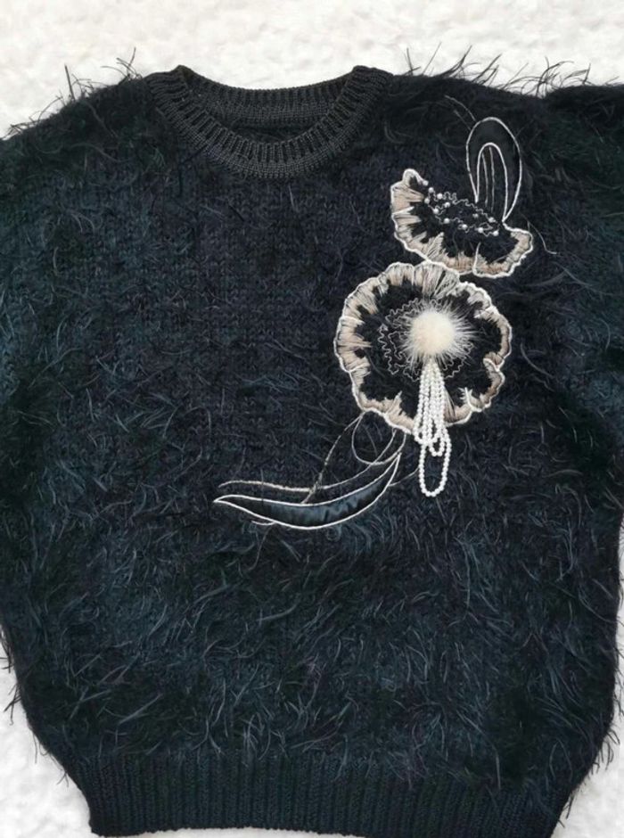 Authentique pull vintage année 80 noir angora broderie perles épaules bouffantes 38 M - photo numéro 3