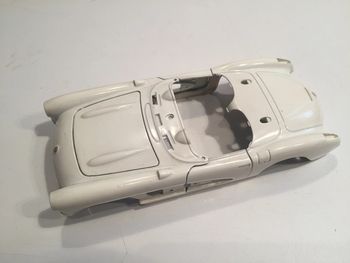 Carcasse carrosserie pièce détachée miniature Chevrolet Corvette 1957 1/24 burago #A17