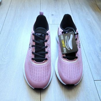 Magnifique paire de basket w nimble, couleur vieux rose violet. Neuve.  Taille 39. Marque champion