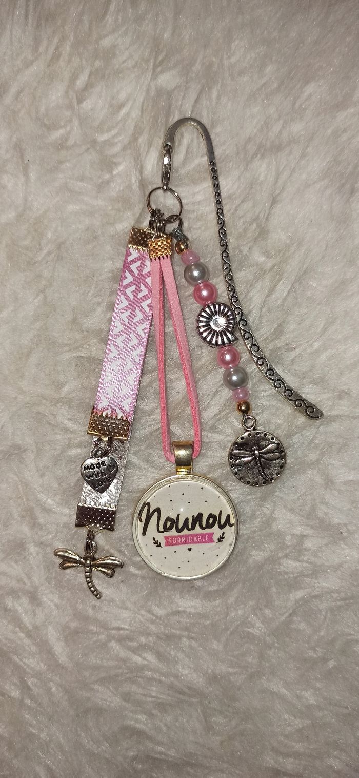 Marque page ou bijoux de sac " Nounou formidable "
