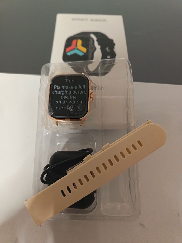 Montre connectée neuve dans sa boîte d'origine - photo numéro 2