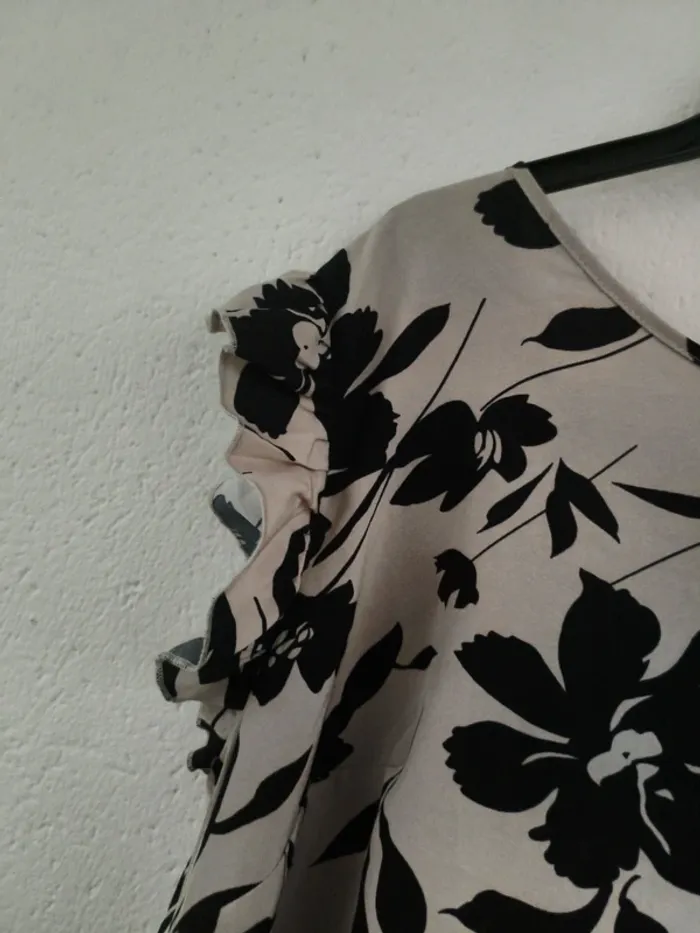 Blouse beige et noire - Shein Curve - taille 52 - photo numéro 3