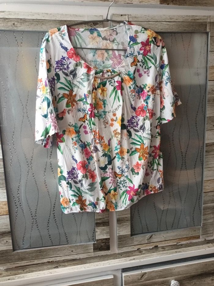 Tee-shirt fleuris taille 38