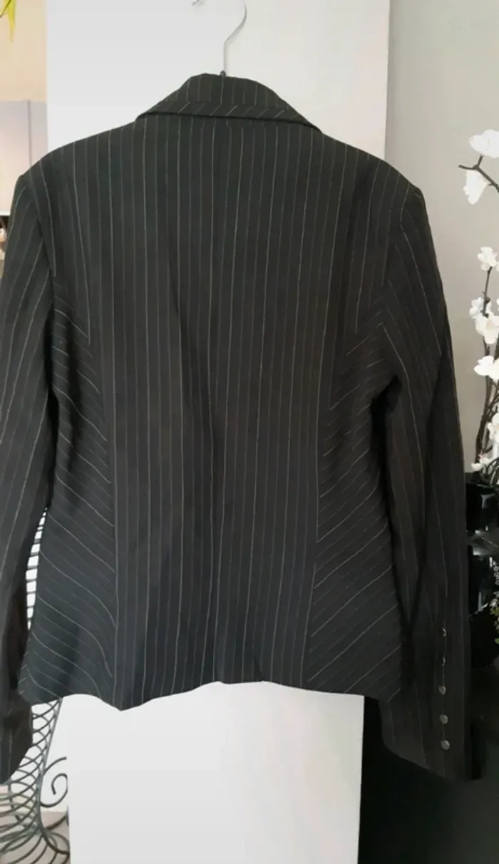 Veste tailleur cintrée taille 36 - photo numéro 2