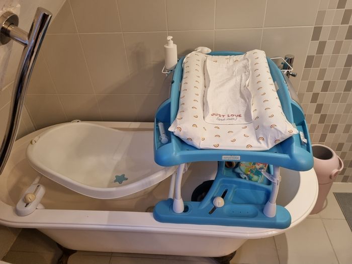Ensemble baignoire et plan à langer
