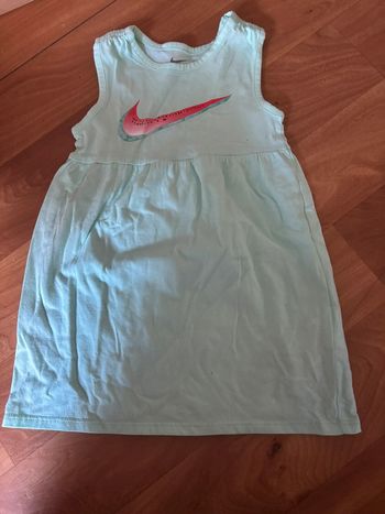 Robe Nike