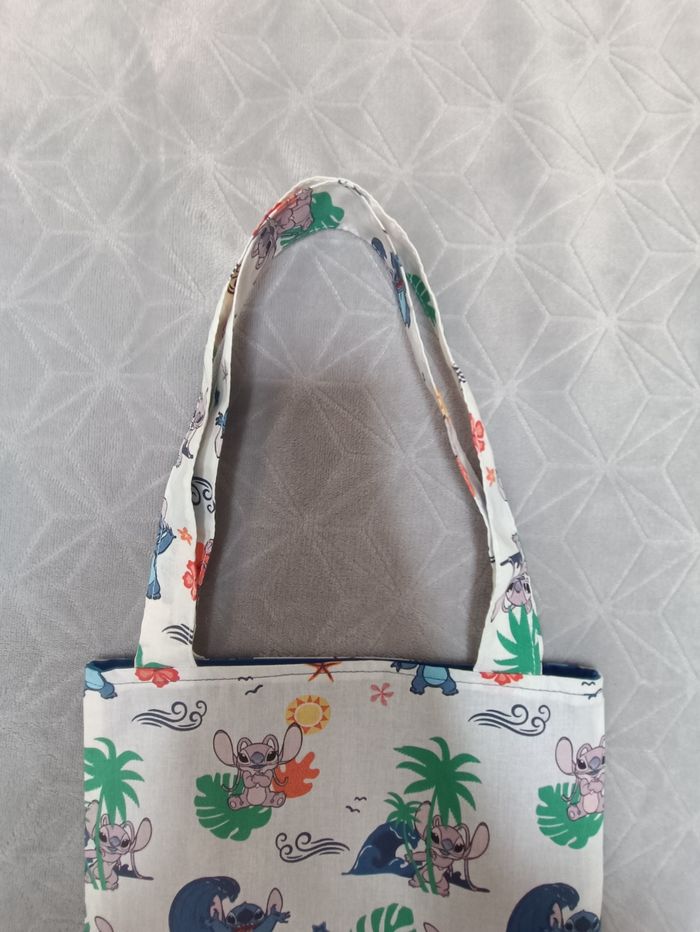 Petit sac tote bag réversible « imprimé Disney : Stitch » - photo numéro 4