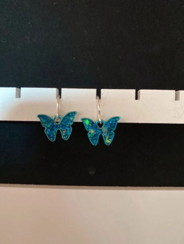 Boucle d’oreilles papillon bleu